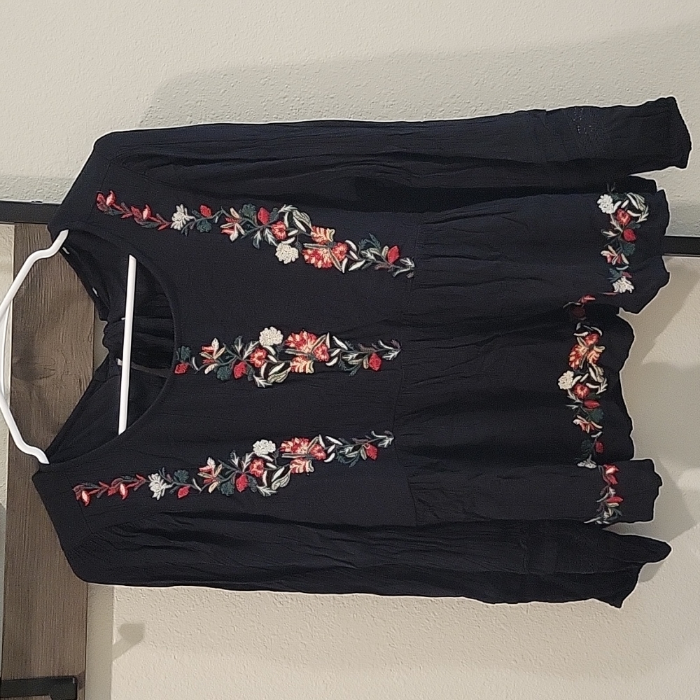 Long sleeve black blouse with embroidered flowers